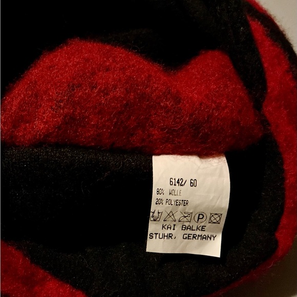 Made in Germany Women’s Red and Black Wool Blend Winter Hat With Roses Size L-XL - Picture 12 of 13